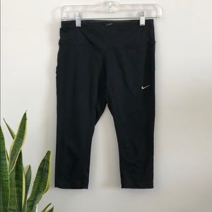 Nike cropped Capri workout bottoms